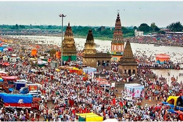 Luxuryus 17 Seater Urbania on rent Mumbai To Pandharpur